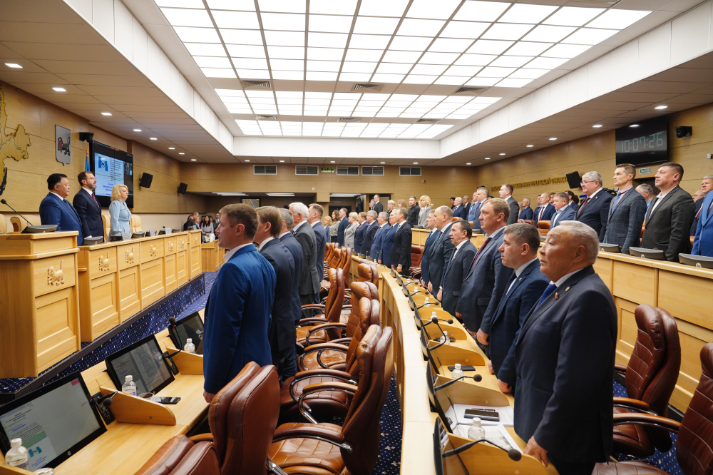 Под председательством Александра Ведерникова начала работу 17 сессия Законодательного Собрания