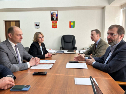 Вопросы совершенствования межбюджетных отношений обсудили на встрече Александр Ведерников и мэр Братска Александр Дубровин 