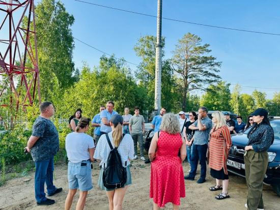 Содержание дорог и работа транспорта стали основными вопросами на встрече депутата ЗС Антона Малышева с жителями поселка Николов Посад
