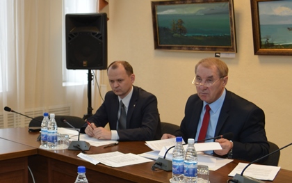 Кандидатуры для награждения Почетными грамотами рассмотрела комиссия по Регламенту ЗС