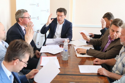 На заседании комиссии по регламенту согласовали награждение Почётными грамотами Законодательного Собрания