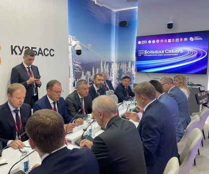 Александр Ведерников участвует в работе Петербургского международного экономического форума