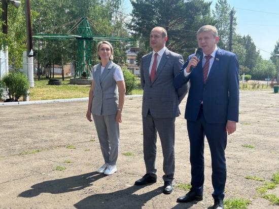 Депутаты Заксобрания поздравили спортивно-оздоровительный центр «Чемпион» в Братском районе с 65-летием