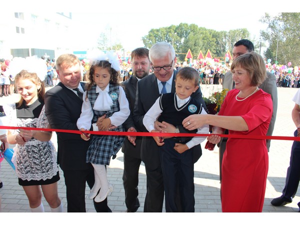 В поселке Залари открыли новую школу