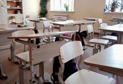 Новая мебель установлена в школе и районной больнице посёлка Усть-Уда при содействии Евгения Бакурова