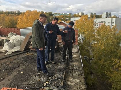 Капремонт в бассейне, больнице и амбулатории Усть-Илимского района проверил Артём Лобков