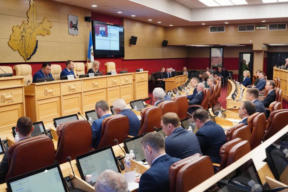 Под председательством Александра Ведерникова начала работу 8 сессия Законодательного Собрания