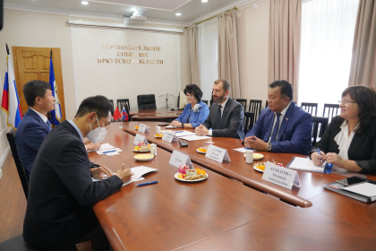 Необходимость возврата к сложившимся до пандемии социально-экономическим отношениям обсудили депутаты ЗС с Генконсулом КНР в Иркутске 