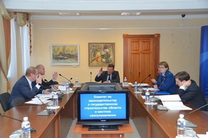 Комитет по госстроительству рекомендовал принять в первом чтении ряд законопроектов