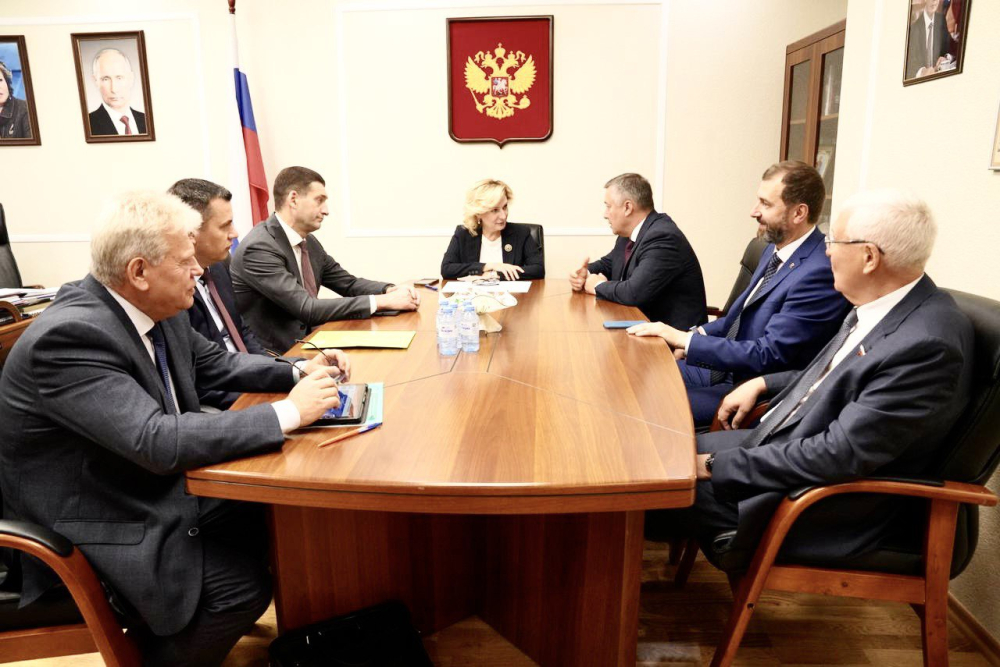Депутаты ЗС приняли участие в обсуждении вопросов строительства соцобъектов и дорог на совещаниях в Совете Федерации