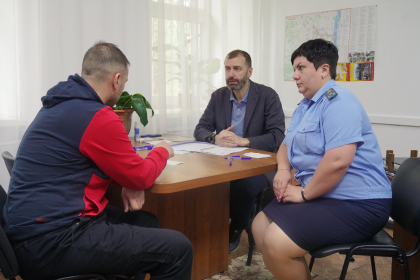 Прием граждан провели судебные приставы в Черемхово