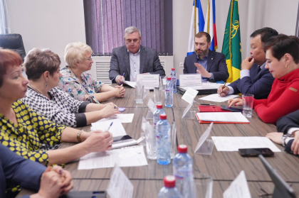 Александр Ведерников: депутаты ЗС уделяют повышенное внимание развитию Куйтунского района