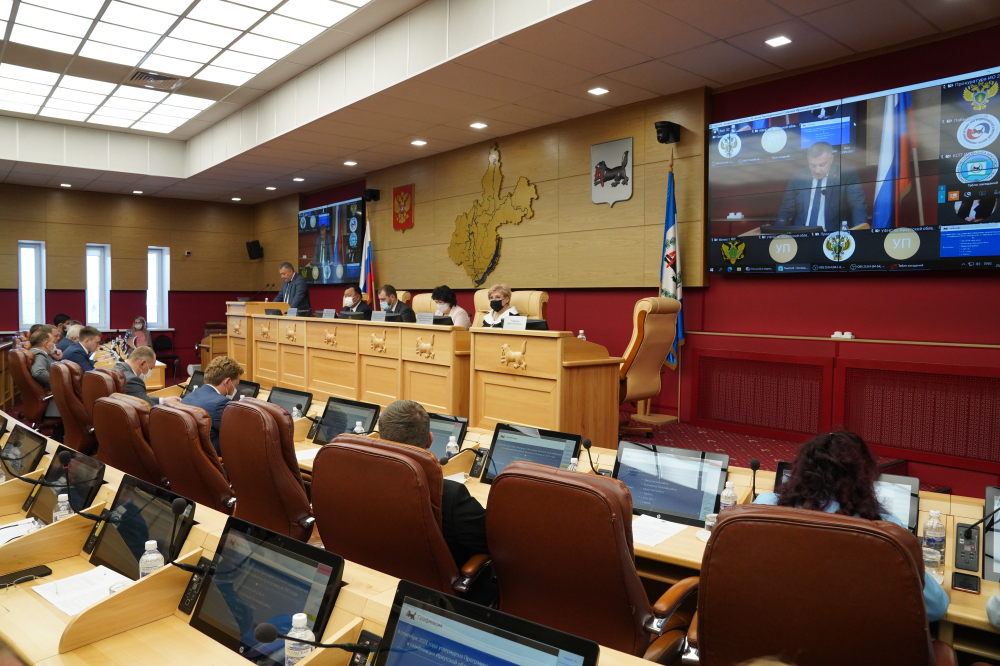 Александр Ведерников: совместная работа депутатов и исполнительной власти позволит уменьшить влияние санкций на экономику Иркутской области