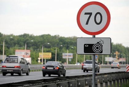 Установить передвижной комплекс фото- и видеофиксации на улице Железногорска-Илимского помогла Марина Седых 