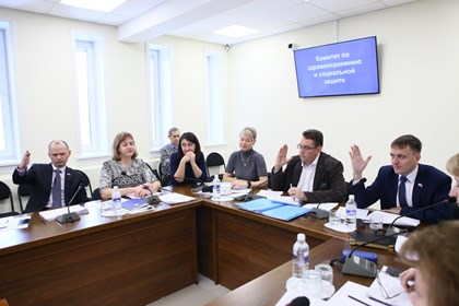 Комитет по здравоохранению и соцзащите рекомендовал выделить средства для переселения граждан из четырех отдаленных поселков 