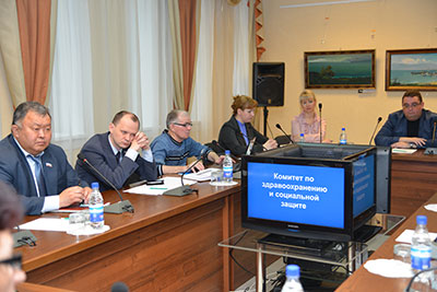 Члены комитета по здравоохранению и социальной защите рассмотрели проект областного бюджета на 2016 год   