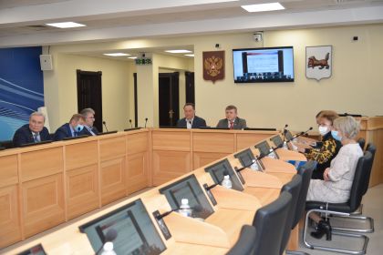 Результаты проверки использования средств при строительстве кортов и спортплощадок обсудила комиссия по контрольной деятельности