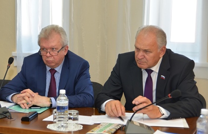 Депутатский запрос о возобновлении перелетов в северные районы Приангарья обсудили на заседании комитета по собственности