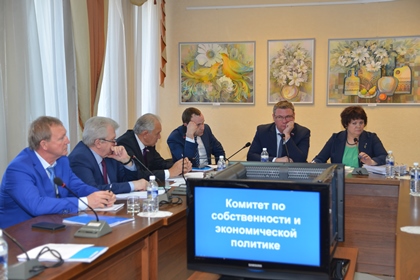 Рассмотрены вопросы о полномочиях по распоряжению земельными участками и в области производства и оборота алкоголя