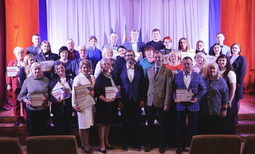 Сертификаты на реализацию проектов конкурса «Есть решение!» и народных инициатив в Черемховском районе вручил спикер ЗС