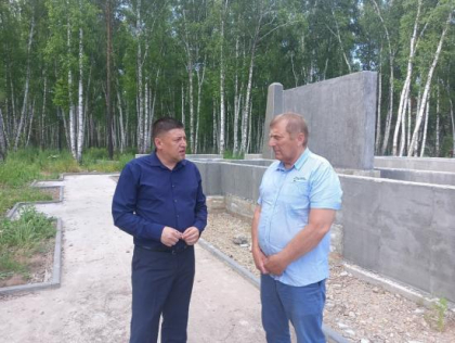 Вячеслав Новокрещенов: Благоустройство парка «Защитники Отечества» в поселке Карлук завершат к 80-летию Победы в Великой Отечественной войне