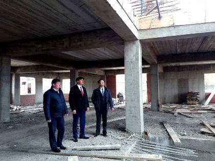 Новый детсад и школьный автобус попросили балаганцы у Александра Дубровина 