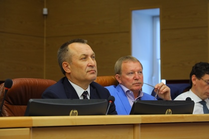 Ход реализации программы по созданию новых мест в школах обсудили на сессии Законодательного Собрания