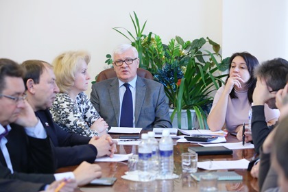 Совещание по вопросу своевременного распределения бюджетных средств и проведения торгов прошло в Законодательном Собрании