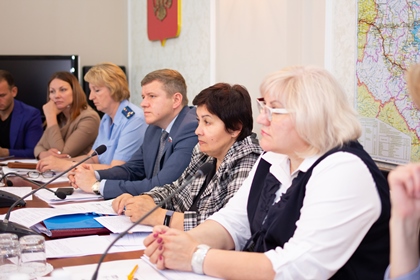 Комитет по социально-культурному законодательству готовит вопросы к сессии 