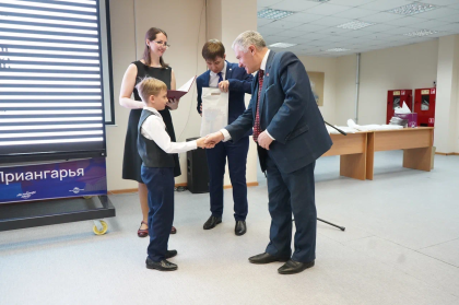 Андрей Маслов наградил победителей детского конкурса чтецов «Глаголом жги!..»