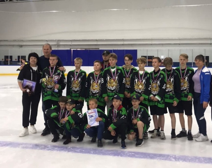 Ольга Носенко поздравила победителей областного турнира по хоккею с шайбой в Тулуне