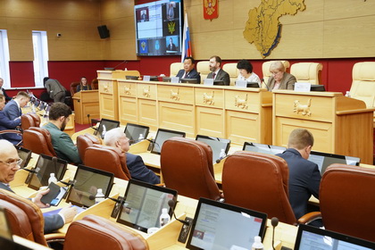 По инициативе депутатов ветераны, инвалиды и многодетные семьи освобождены от транспортного налога на автомобили мощностью до 200 л.с.