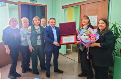 Развитие системы и инфраструктуры ЖКХ стало темой встречи Андрея Духовникова с коллективом ТОС в иркутском микрорайоне Топкинском