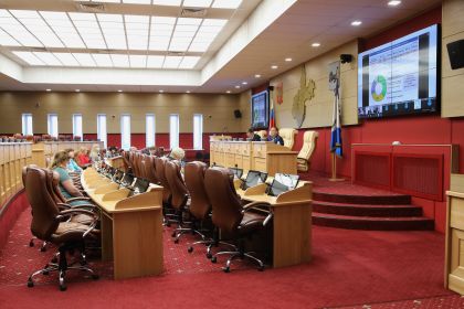 Исполнение программы по социальной поддержке граждан обсудили на заседании комитета по здравоохранению и соцзащите