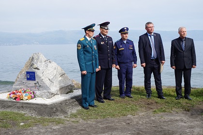 Заксобрание поблагодарило Слюдянку за восстановление памяти о школе военных водолазов на Байкале