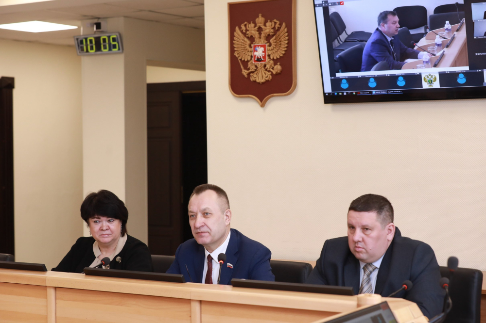 Законопроект об ограничении продажи несовершеннолетним газовых баллончиков рекомендован к принятию в окончательном чтении