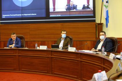 Вопросы работы предпринимателей в условиях распространения коронавируса обсудили на совещании с участием Александра Ведерникова