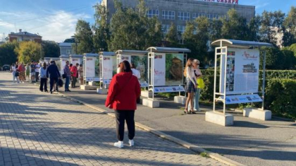 Уличную выставку детских картин открыли в Иркутске к юбилею мецената, почётного гражданина города Владимира Сукачёва