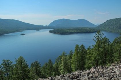 Парламентарии принимают участие в обсуждении вопросов развития населенных пунктов Байкальской природной территории
