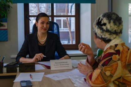 Льготное обеспечение, улучшение жилищных условий и услуг ЖКХ, трудоустройство и медпомощь – эти и другие вопросы решают депутаты ЗС в ходе приемов граждан