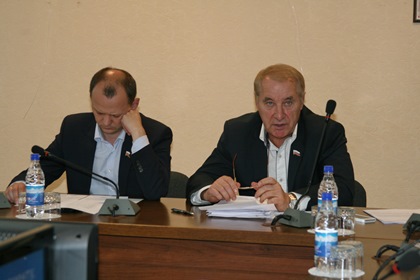 На заседании комиссии по Регламенту