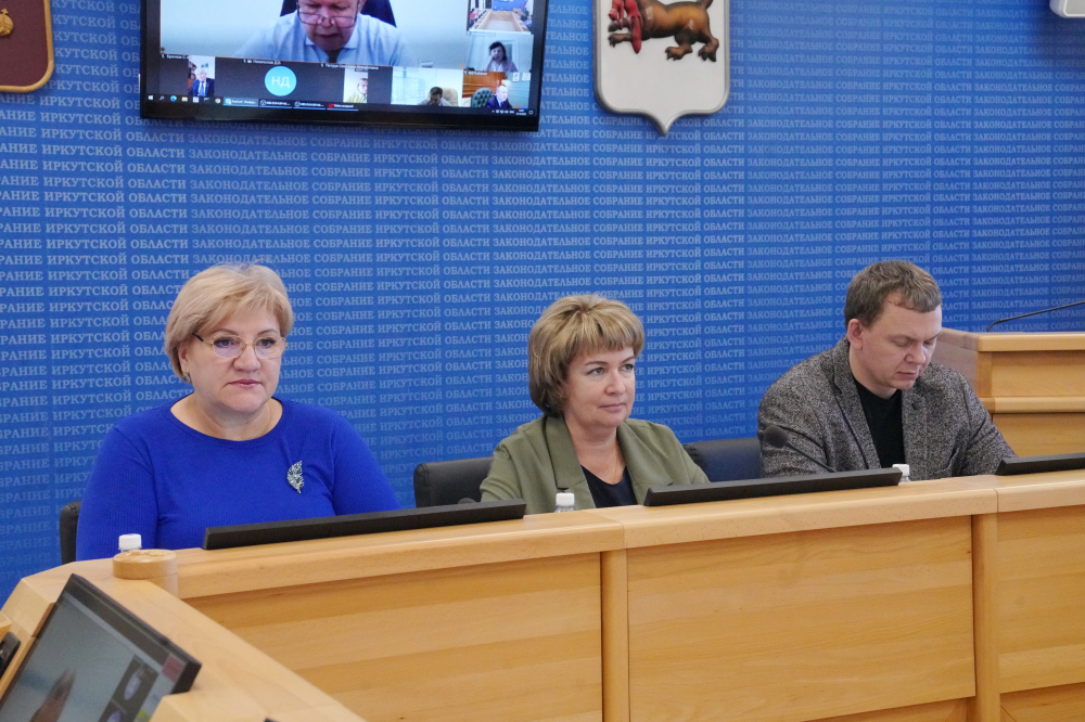 Комиссия по Регламенту согласовала кандидатуры для награждения Почетными грамотами ЗС