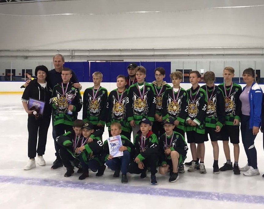 Ольга Носенко поздравила победителей областного турнира по хоккею с шайбой в Тулуне