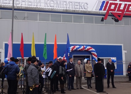 Андрей Микуляк и Тимур Сагдеев поздравили нижнеудинцев с открытие ФОКа и «Сквера молодоженов» 