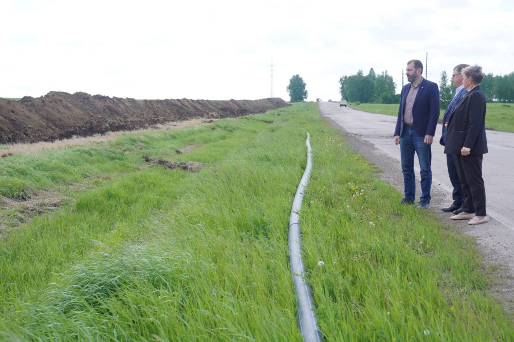 Александр Ведерников проконтролировал ход капремонта водовода Черемхово – Новогромово