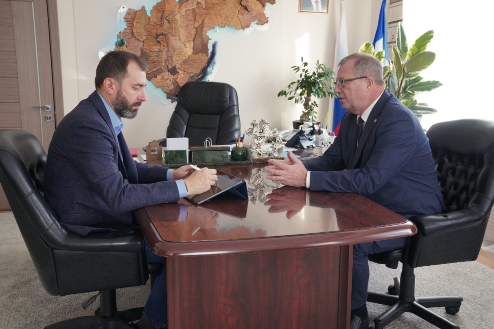 Совместную работу сибирских регионов по предупреждению лесных пожаров обсудили Александр Ведерников и Геннадий Гусельников  