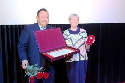 Социальному педагогу из Братска вручена Почетная грамота Законодательного Собрания