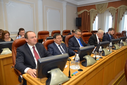 На 48-й сессии три обращения были признаны депутатскими запросами