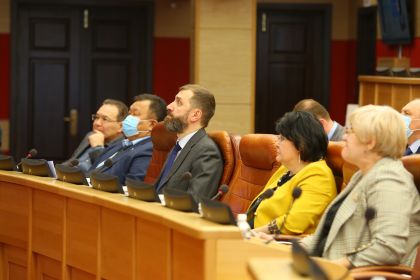 Депутаты ЗС: в рамках борьбы с коронавирусом необходимы дальнейшая цифровизация системы и усиление контроля за вернувшимися из-за границы