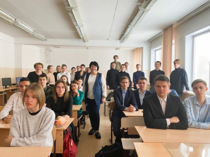 Просветительские акции провели депутаты ЗакСобрания ко Дню российского парламентаризма